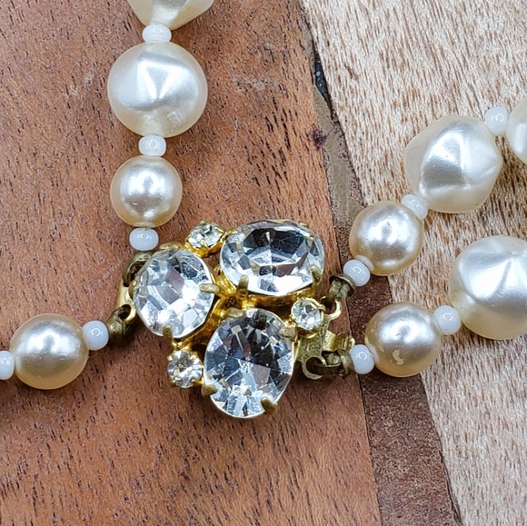 Gorgeous Faux Cultured Pearl Double Strand Necklace - Picture 3 of 11